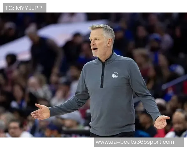 科尔盛赞库里在球队中的核心地位一切战术围绕他展开